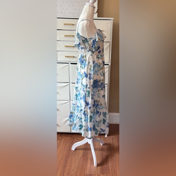 Abercrombie Kids Blue and White Sleeveless Sundress
Size: 13/14 like new - Picture 5 of 12